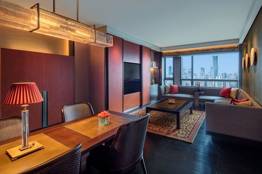 Suite, 1 Bedroom (Dining Area)