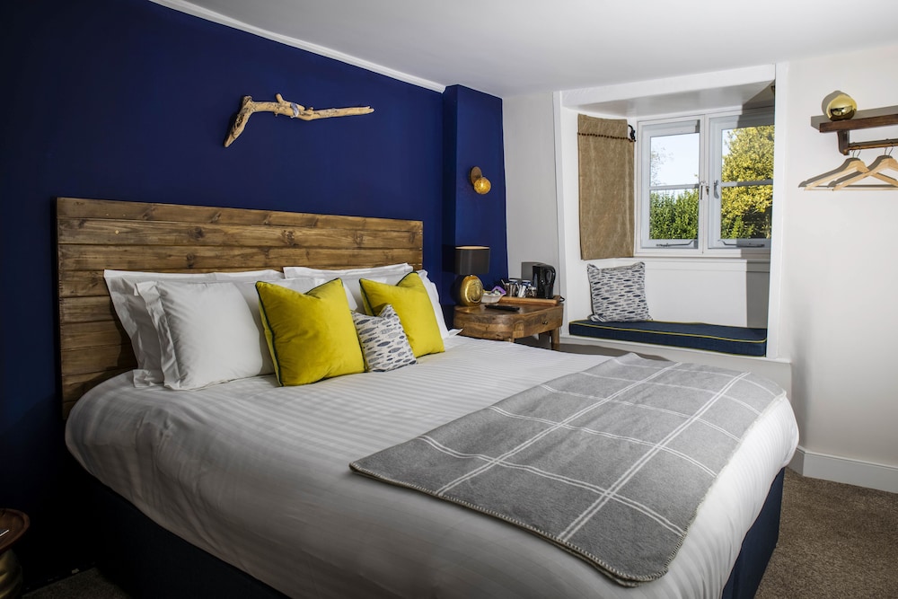 Superior Double or Twin Room, Ensuite photo 3