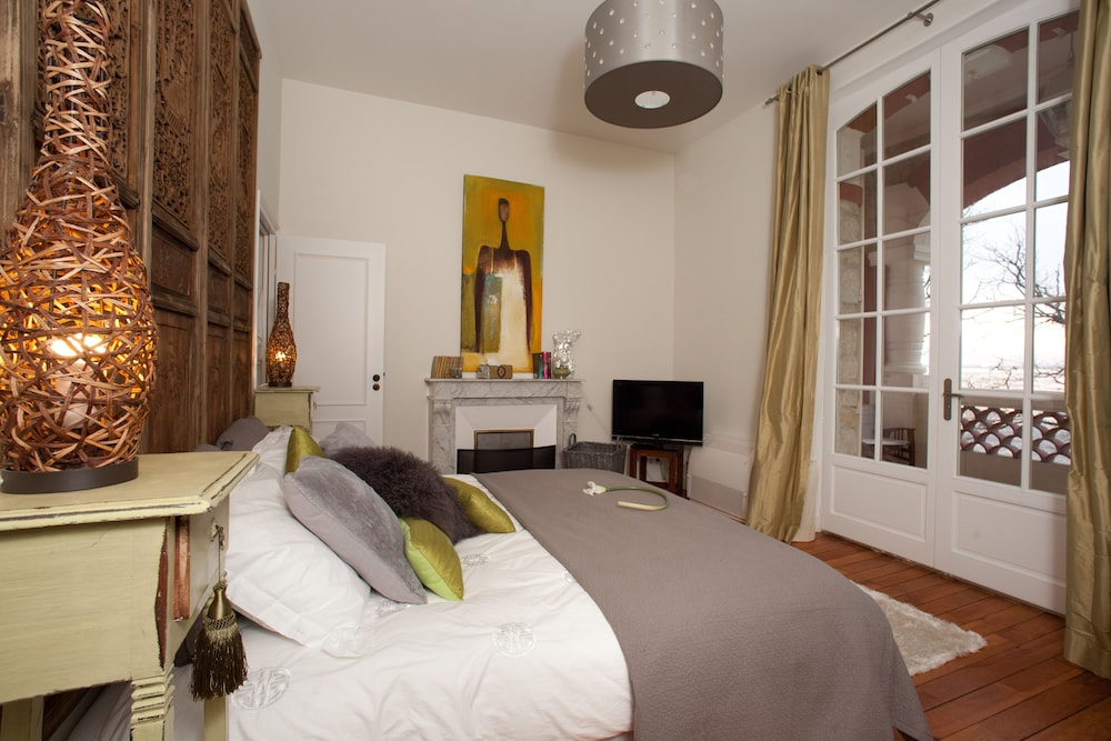 Superior Room, Sea View (Le Bassin) photo 1