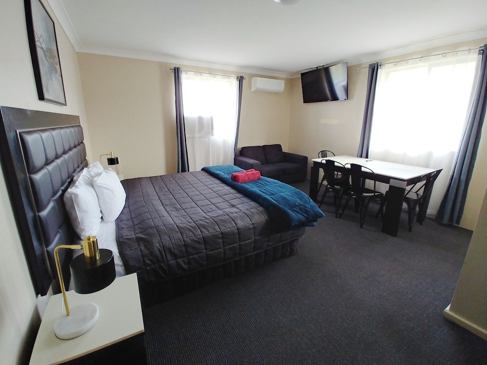 Family Suite, 2 Bedrooms, Non Smoking, Kitchenette (Not Pet friendly)