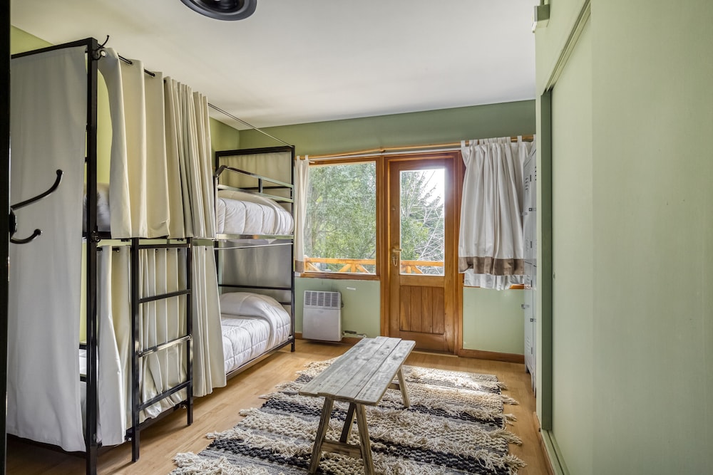 Compact Private Room (Twin), Shared Bathroom photo 1
