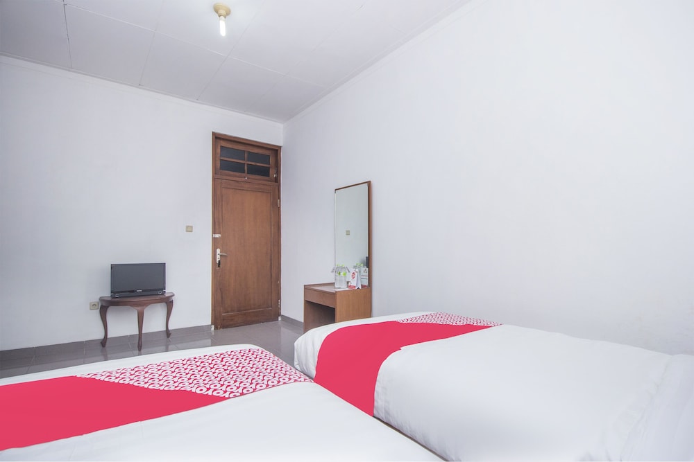 Standard Twin Room - Photo 1