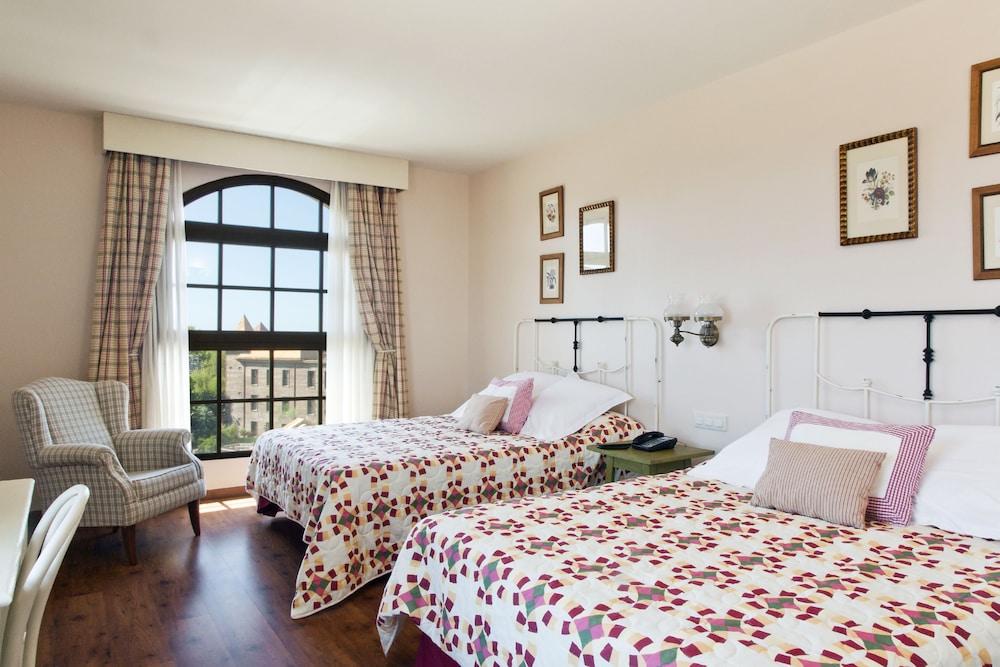 Standard Room, 3 adults (Port Aventura tickets & 1 Ferrari Land ticket)