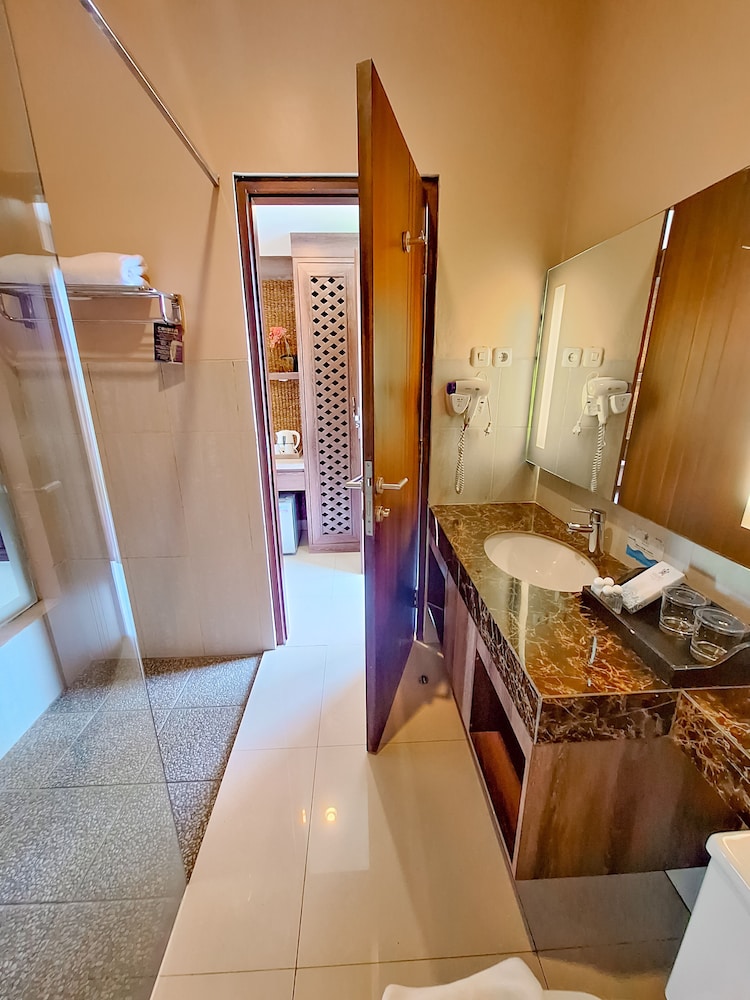 Premium Twin Room - Photo 5
