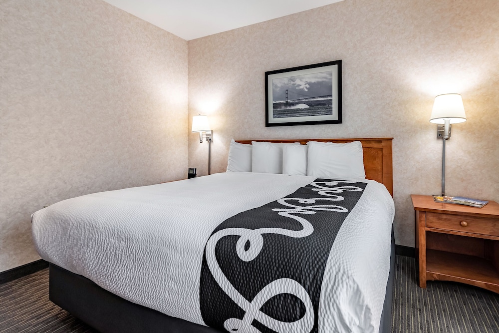 Deluxe Room, Multiple Beds photo 3