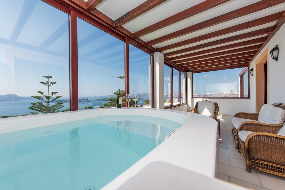 Senior Suite, Hot Tub - Photo 2