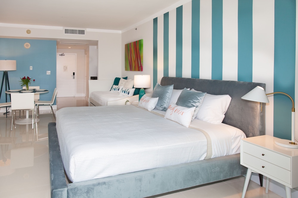 Family Studio Suite, Multiple Beds, Kitchenette, Partial Ocean View1609