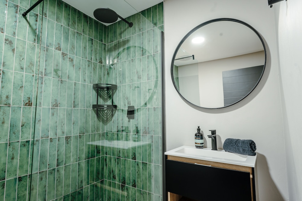 Executive Apartment - Photo 8