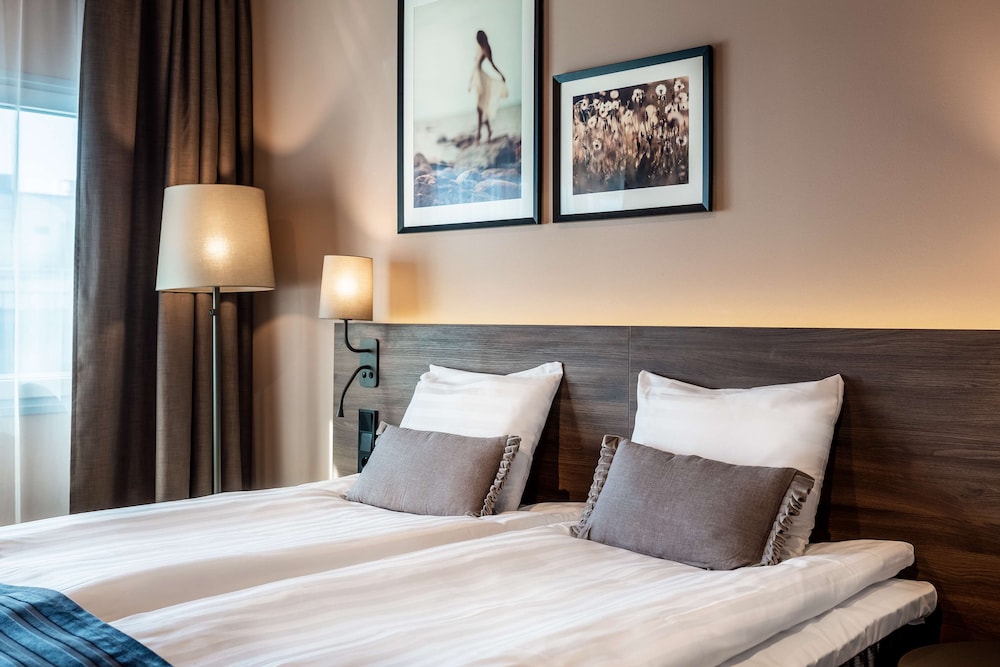 Standard Room, 1 King Bed photo 3