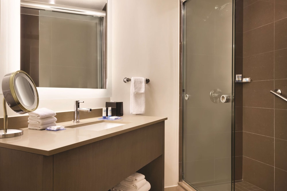 Suite, 1 Bedroom (Limited Kitchen) - Photo 2