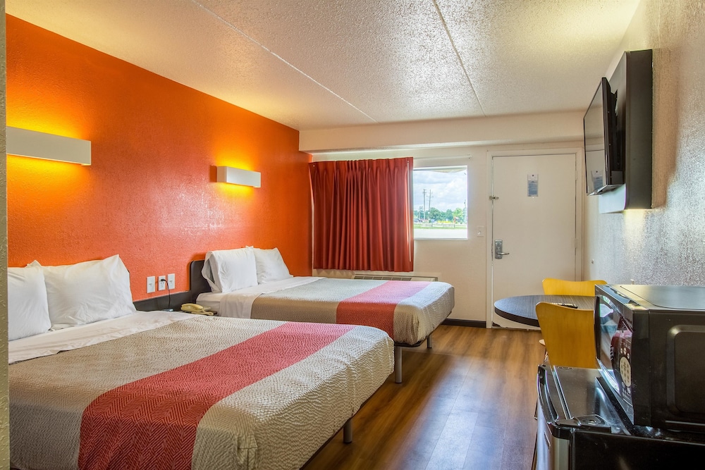 Standard Room, 2 Queen Beds, Smoking - Photo 1