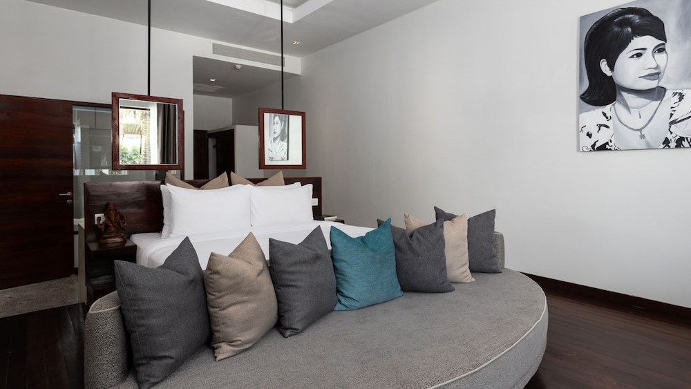 Two-Bedroom Family Suite  Free Laundry + Daily 60Min Massage + Mini Bar + Airport Pick-Up - Photo 3