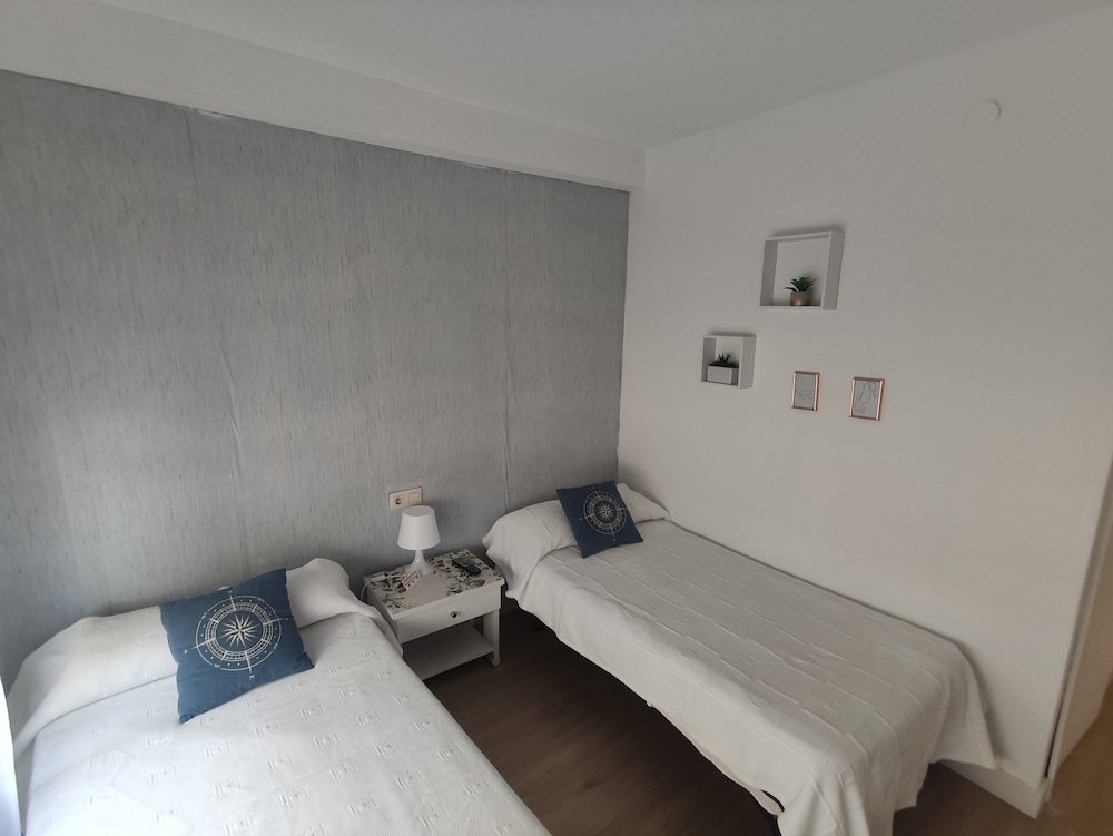 Twin Room - Photo 1