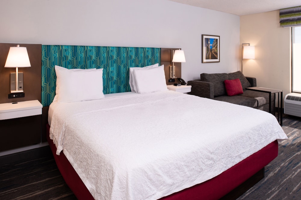 Room, 1 King Bed, Accessible, Bathtub - Photo 2