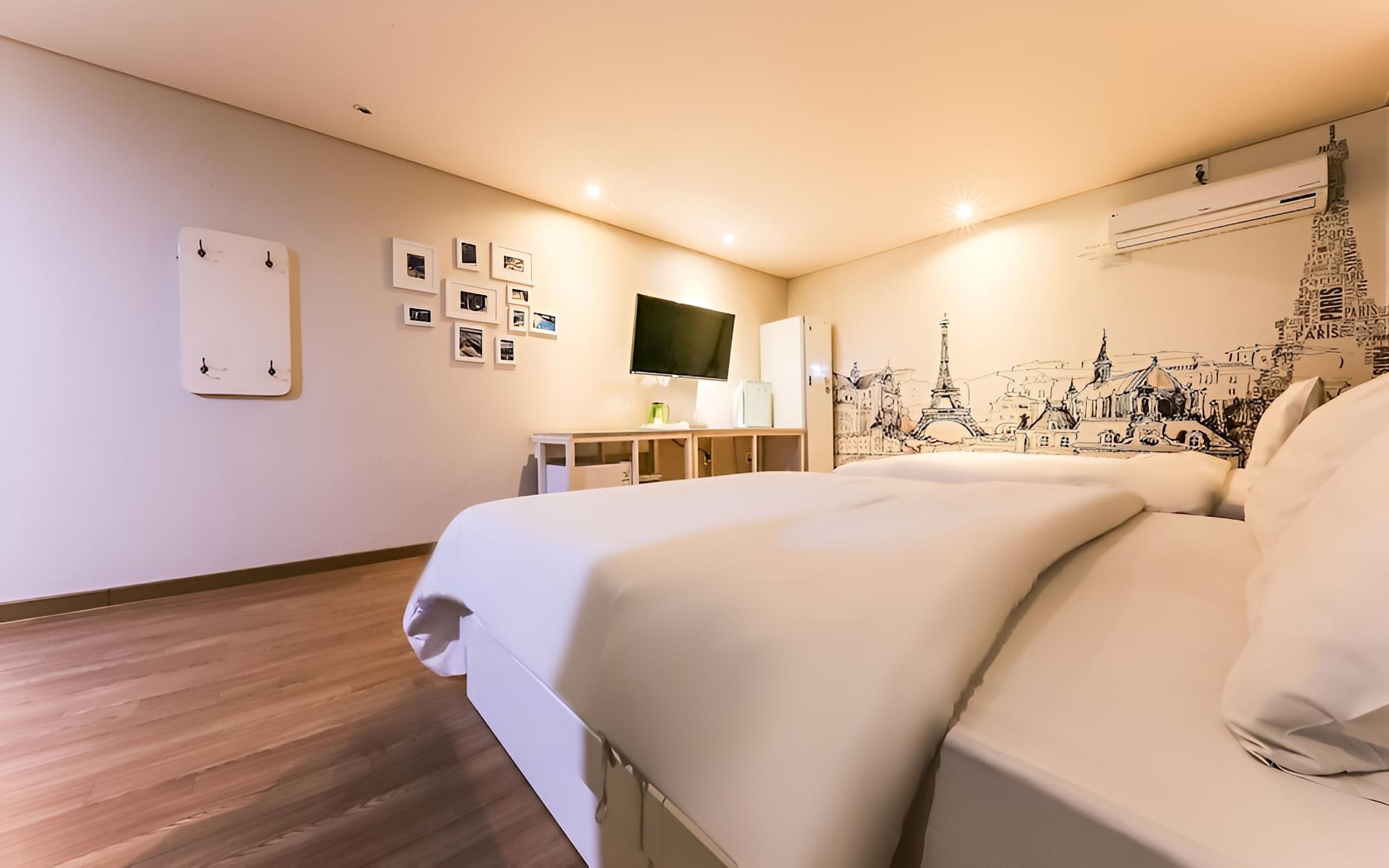 Room (VVIP (Massage Chair + Jetted Spa Tub ) photo 2