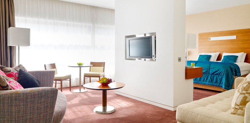Executive King Suite - Photo 3