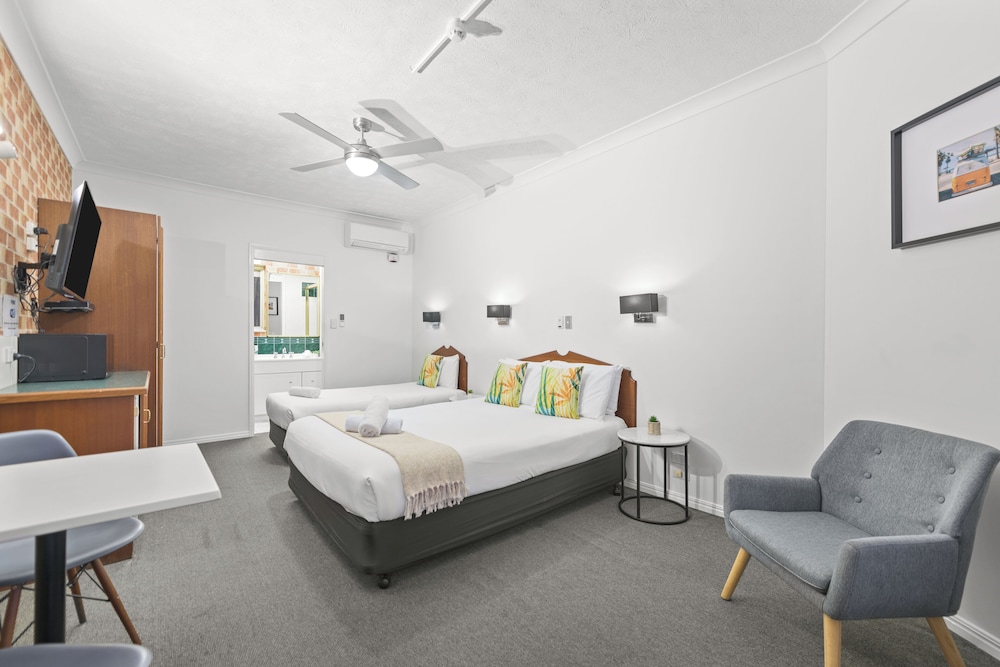 Standard Room, Non Smoking (Queen &Single)