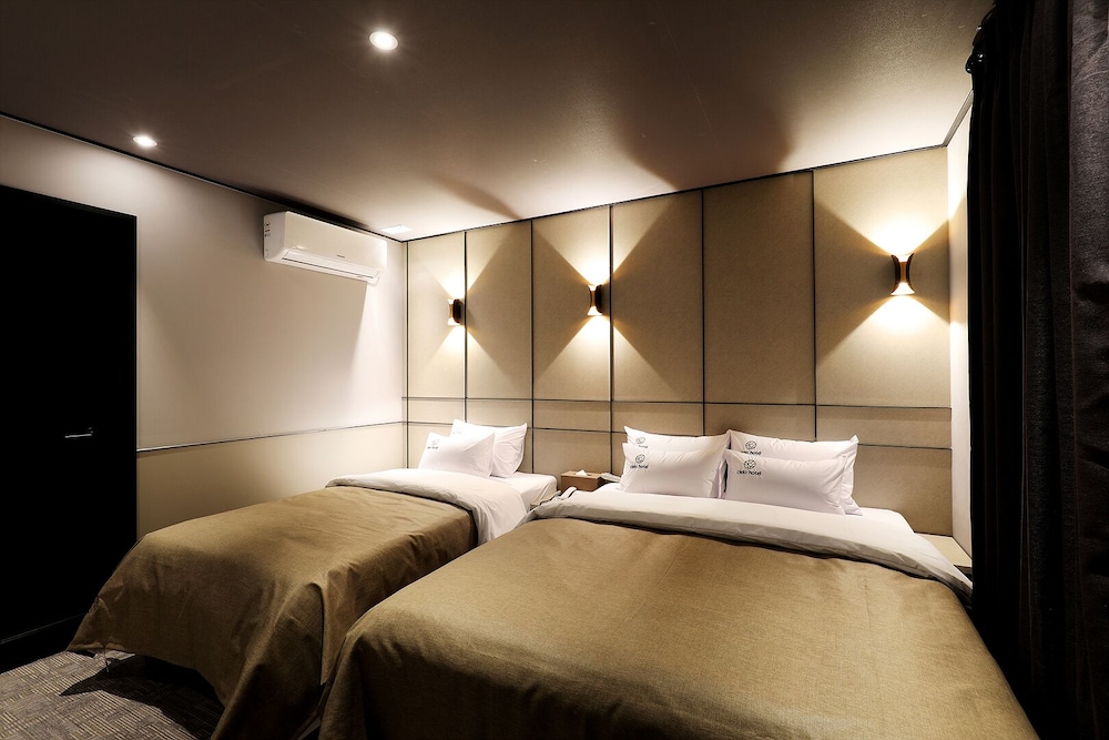 Twin Room - Photo 6