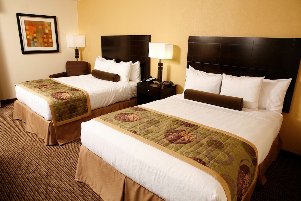 Standard Room, 2 Queen Beds, Accessible, Bathtub - Photo 1