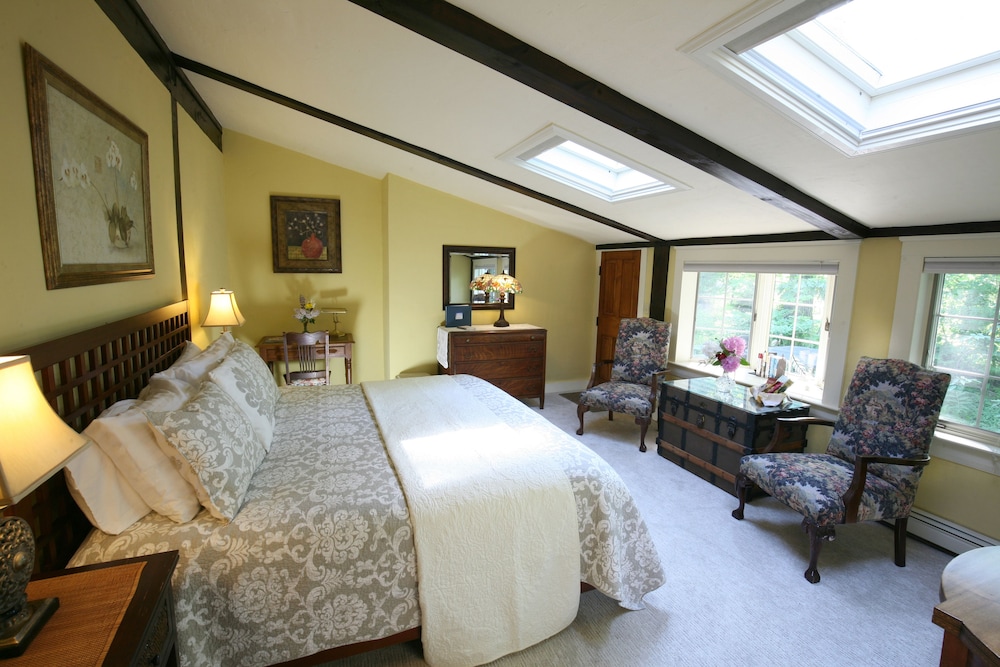 Luxury Double Room, 1 King Bed, Jetted Tub, Garden View photo 1