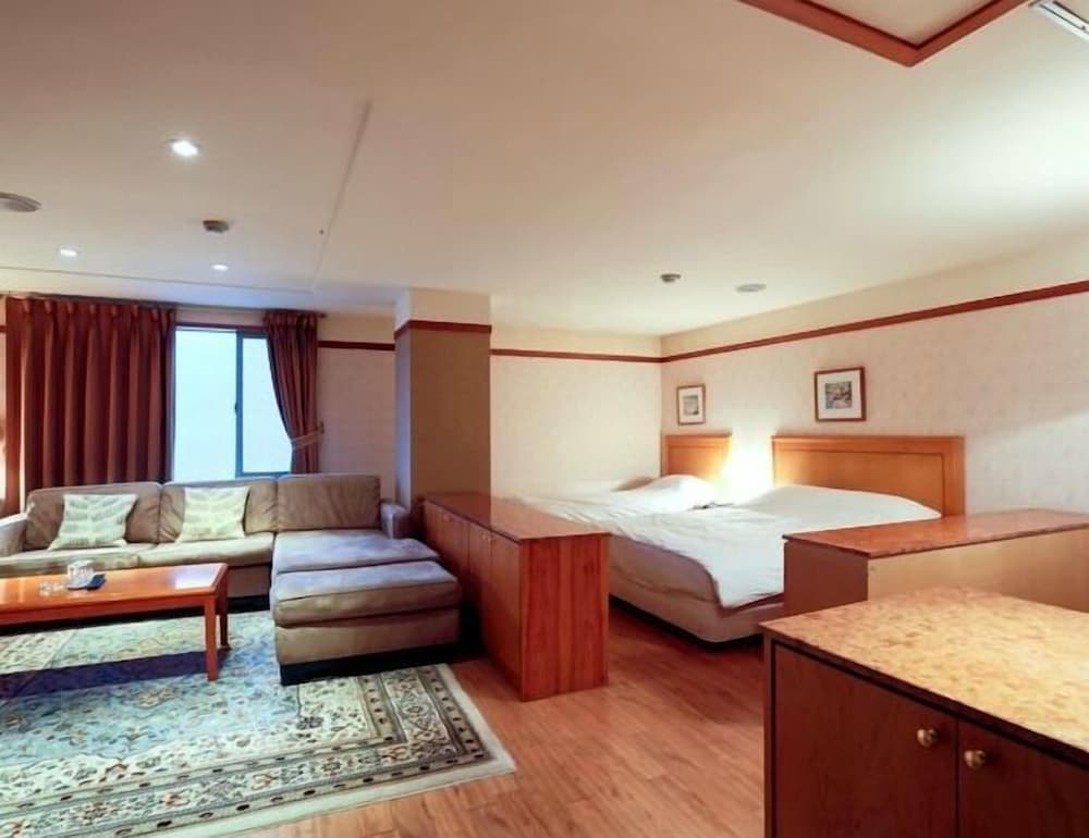 Studio Suite photo 2