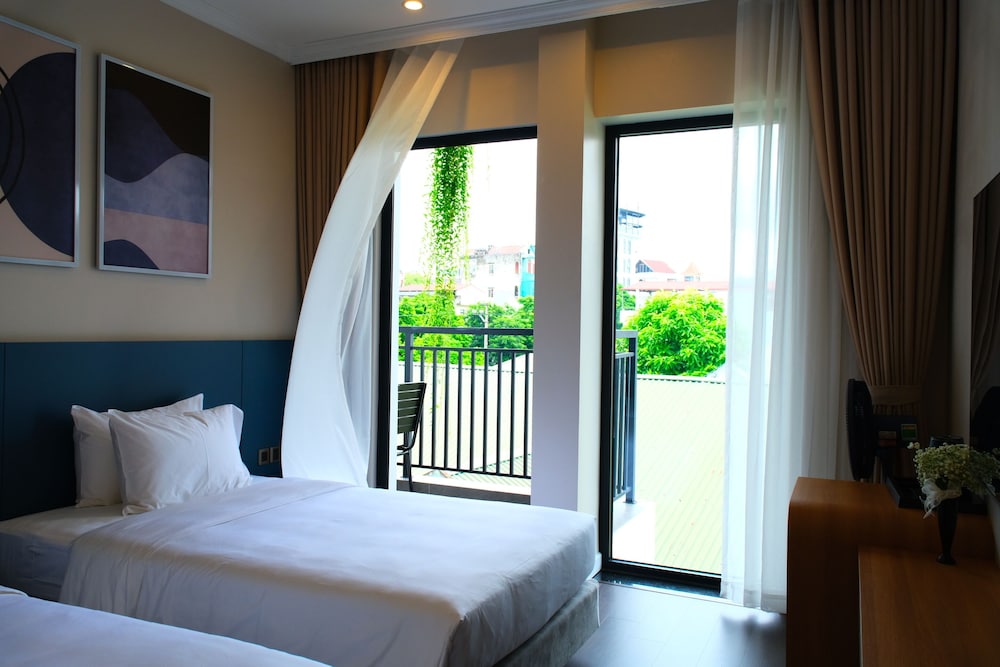 Standard Room, Multiple Beds, City View