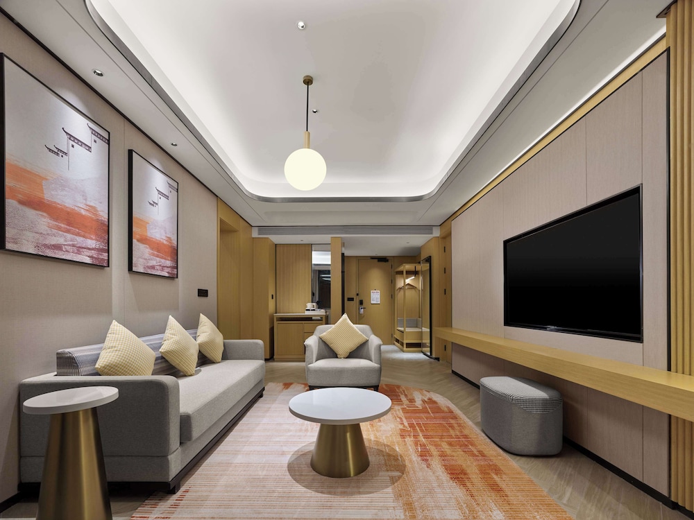 Deluxe Suite, 1 King Bed