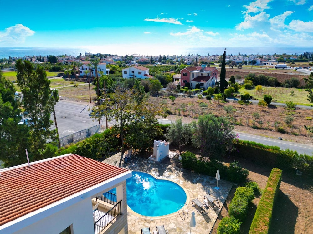 Villa photo 3