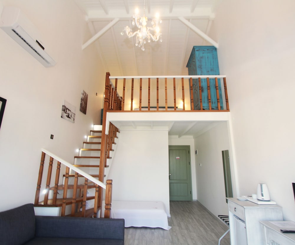 Deluxe Loft, Multiple Beds, Pool View photo 1
