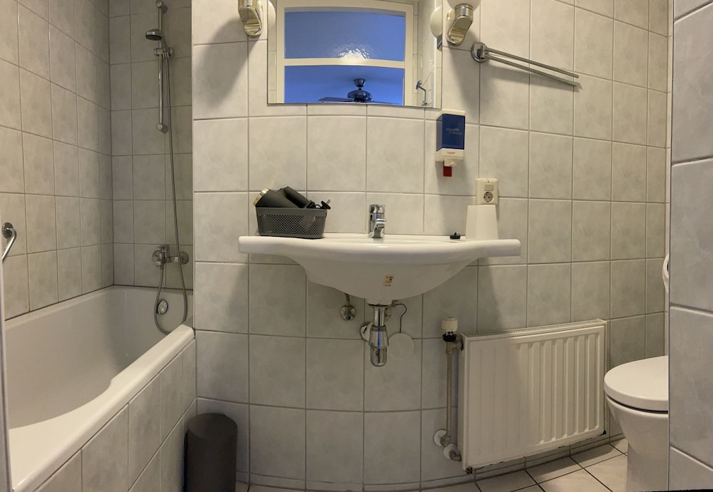 Standard Twin Room photo 2