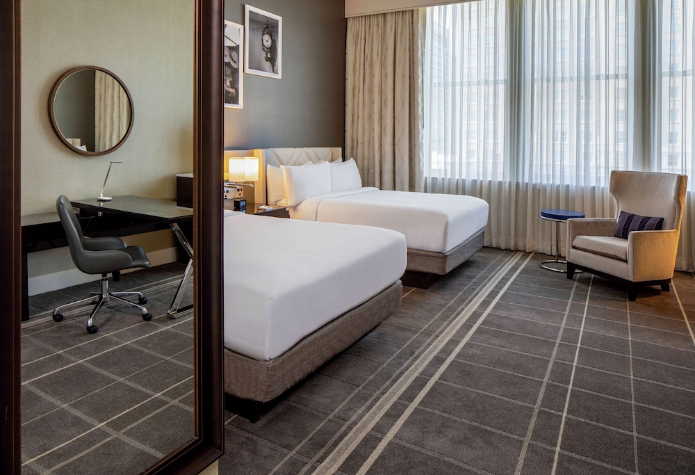 Deluxe Room, 2 Queen Beds, Accessible, Executive Level (Hearing Accessible) - Photo 4