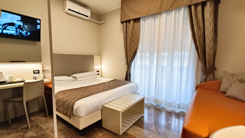 Deluxe Double or Twin Room photo 1