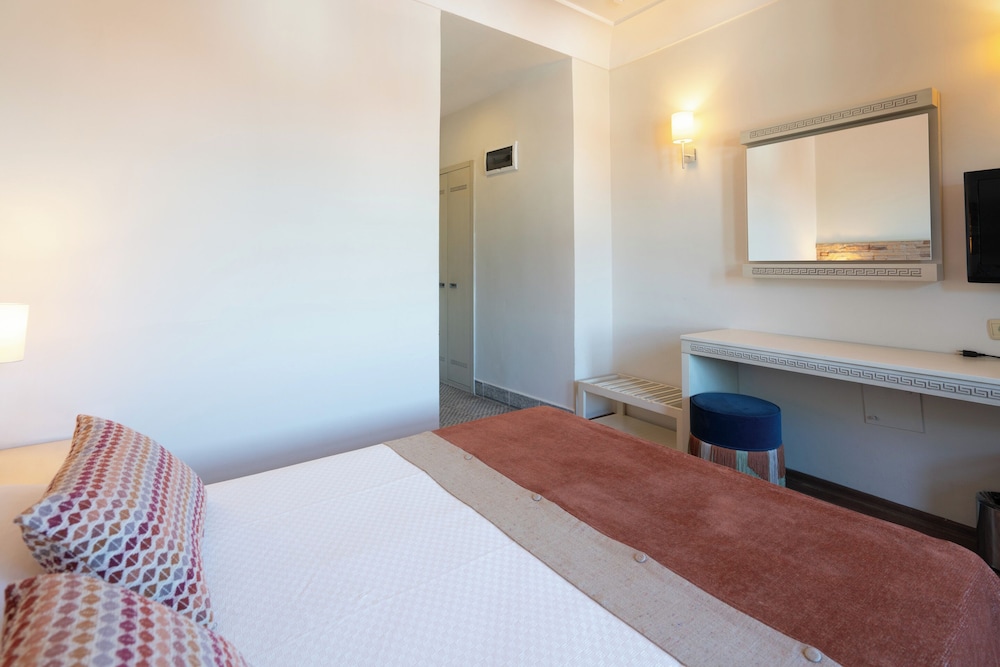 Superior Double Twin Room - Photo 12