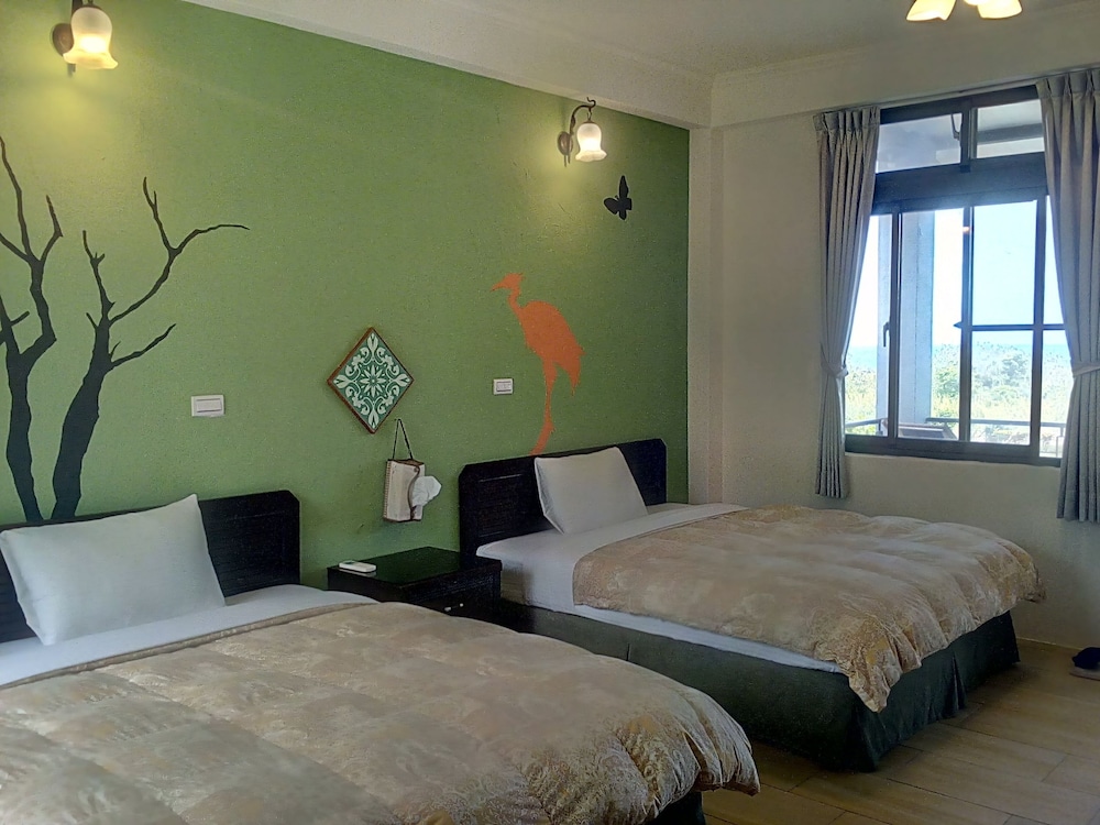 Comfort Quadruple Room, 2 Queen Beds, Non Smoking(Can accommodate 5 people with sea view) photo 1