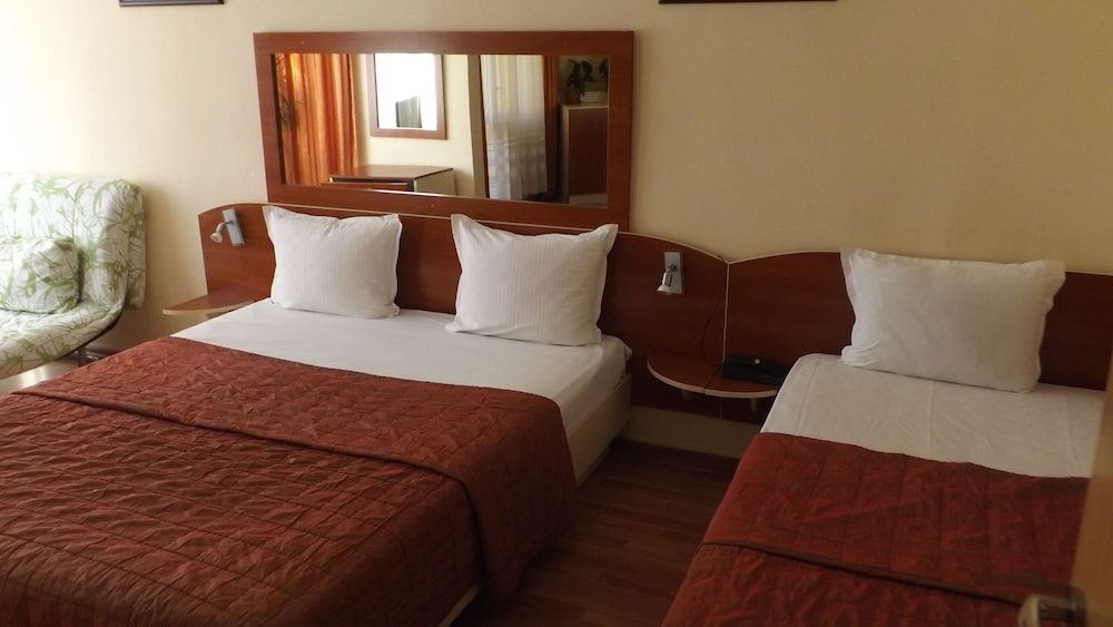 Family Triple Room, 1 Bedroom, Ensuite photo 1