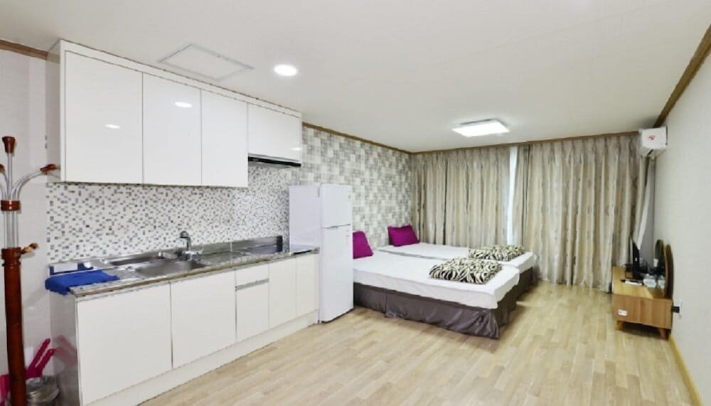 Room (17 PY, Randomly assign upon check in) photo 3