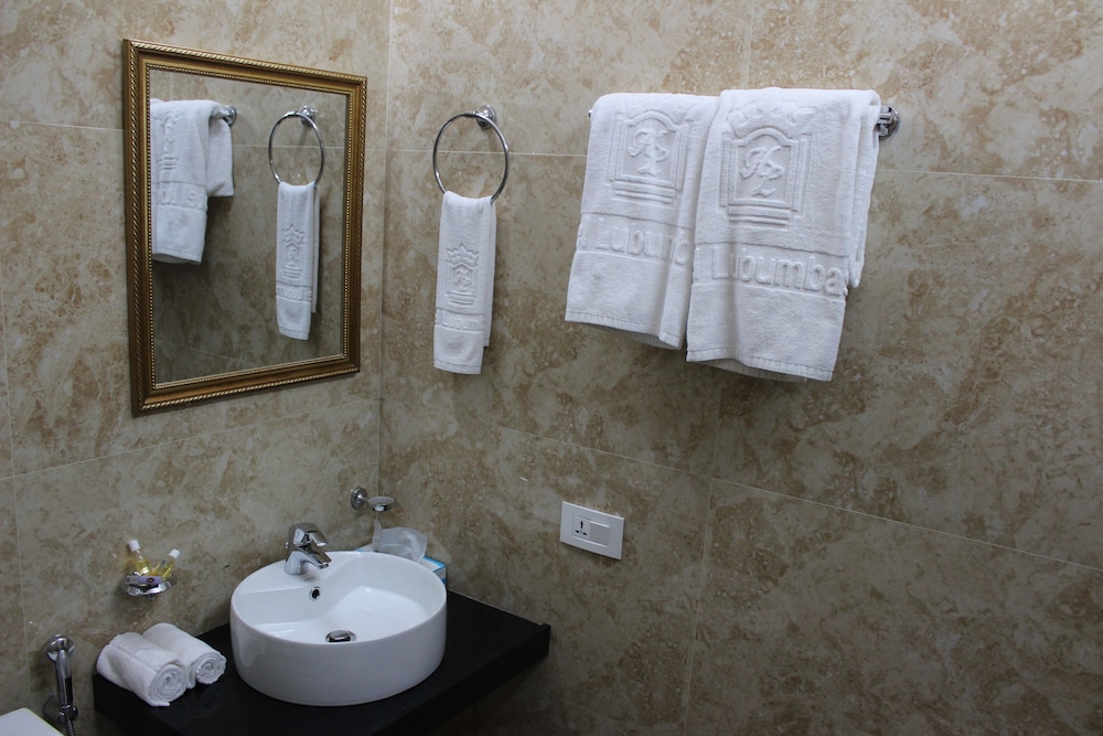Suite (Suite with Spa Bath) photo 2