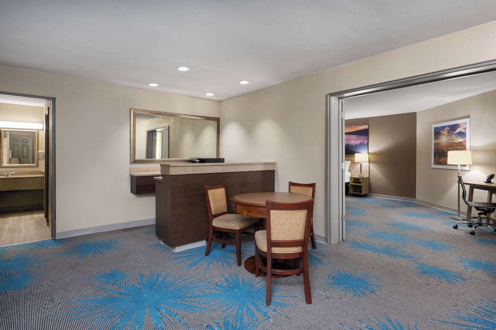 Suite, 1 Bedroom, Non Smoking photo 2