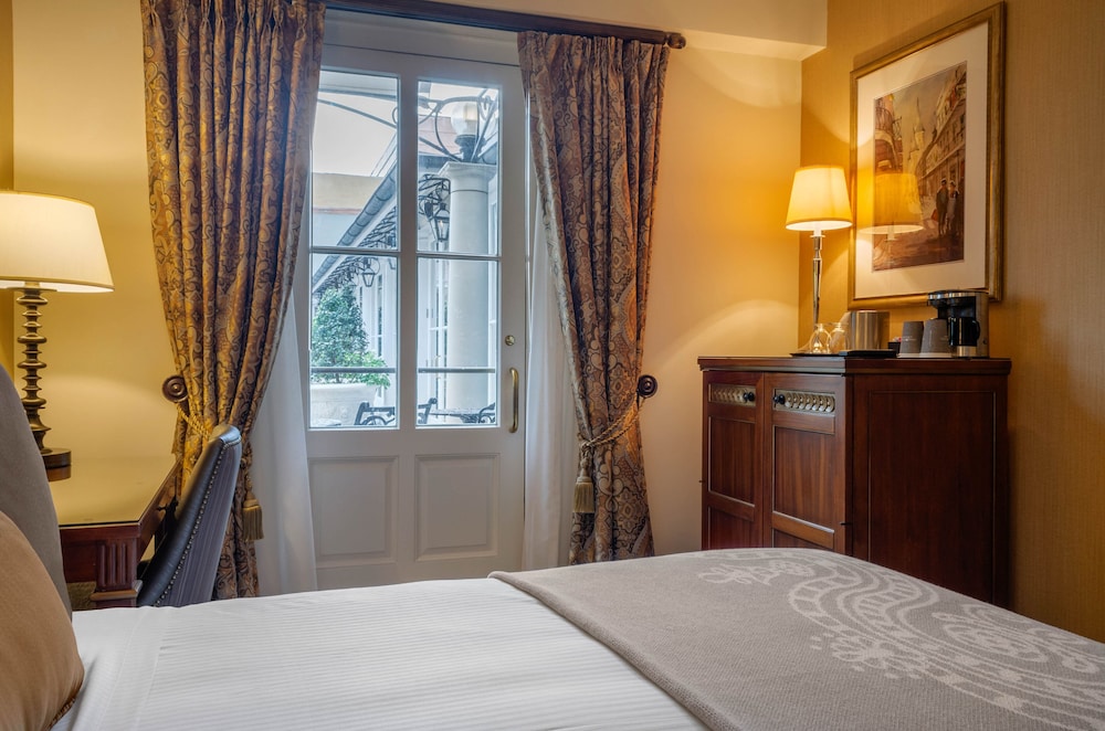 Premier Room, 1 Queen Bed, Balcony - Photo 8