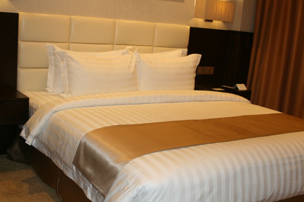 Premium Double or Twin Room, Multiple Beds - Photo 10