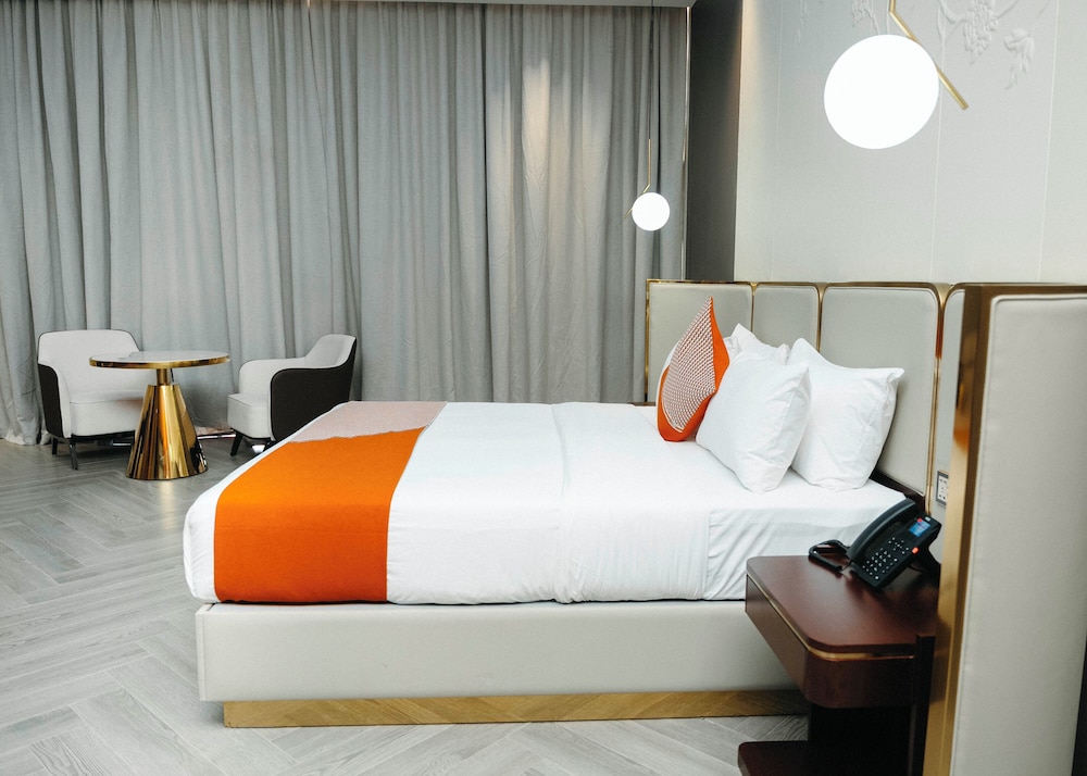 Superior Suite, Balcony, City View