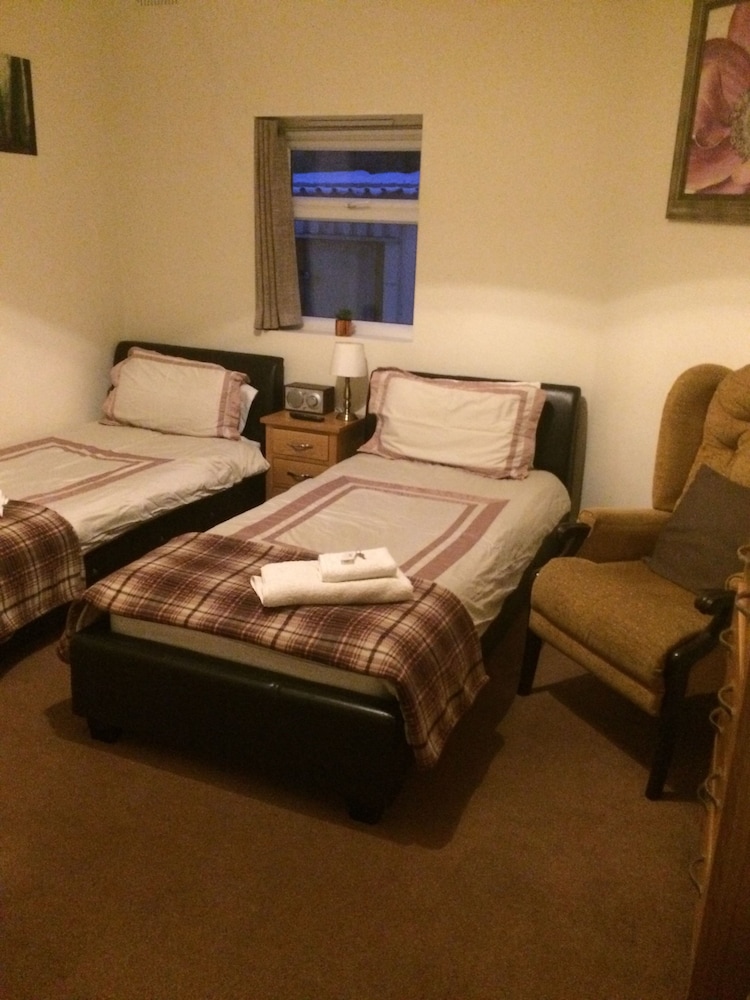 Twin Room, Ensuite photo 3