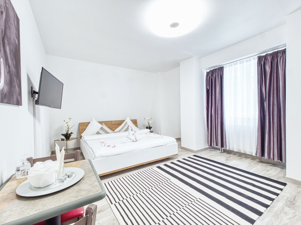 Standard Double or Twin Room, Shared Bathroom photo 1