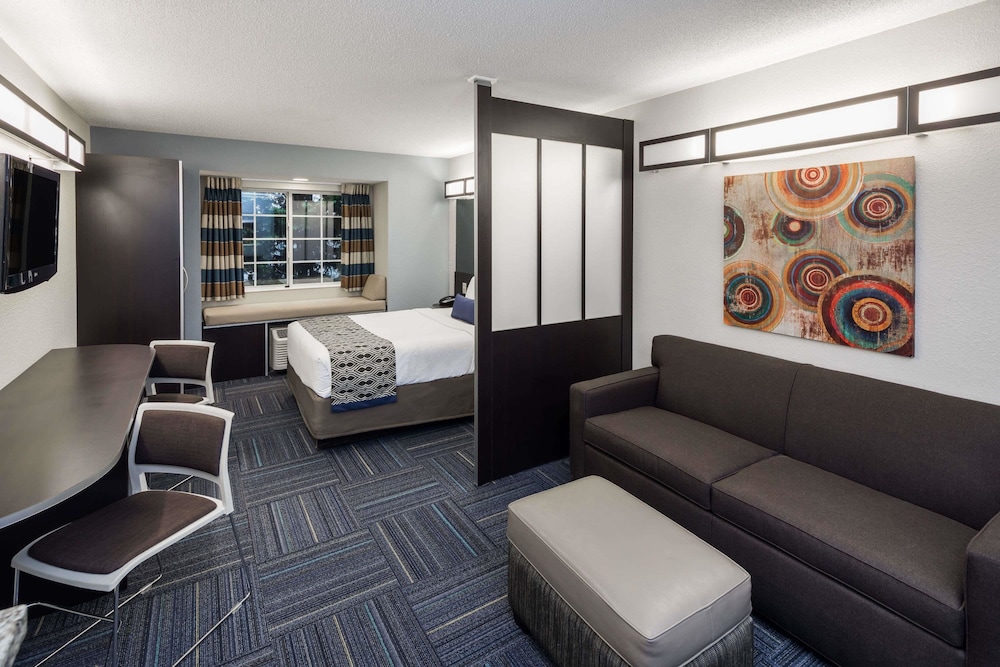 Suite, 1 Queen Bed, Non Smoking - Photo 1