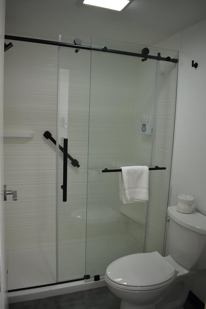 Suite, 1 King Bed, Non Smoking (with Sofabed) - Photo 7
