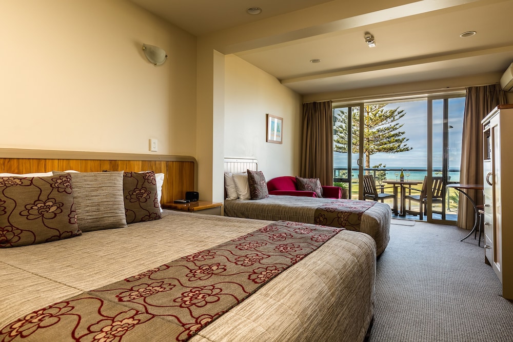 Twin Studio Suite, Upper Level