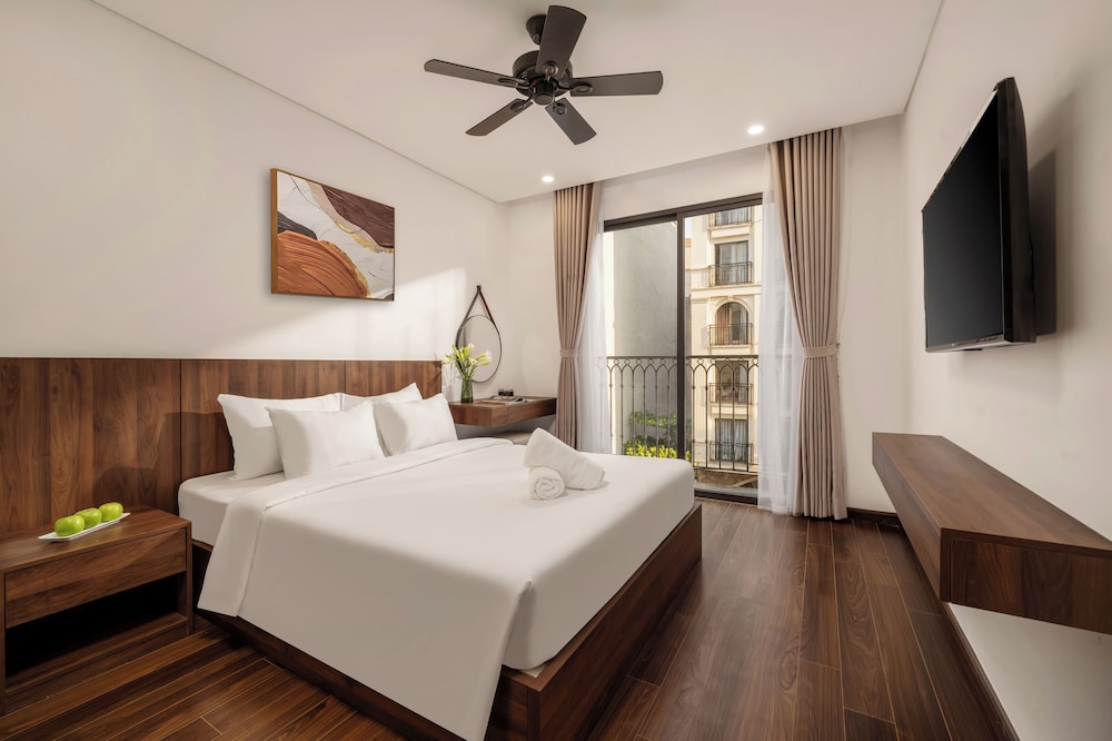 Premier Double Room, Balcony, City View