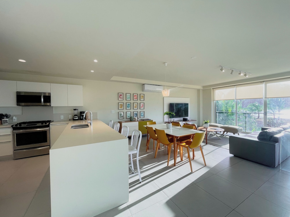 Panoramic Condo, 4 Bedrooms, Ocean View, Oceanfront thumbnail 6
