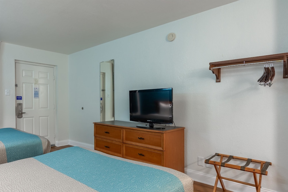 Deluxe Room, 2 Double Beds, Accessible, Non Smoking photo 1