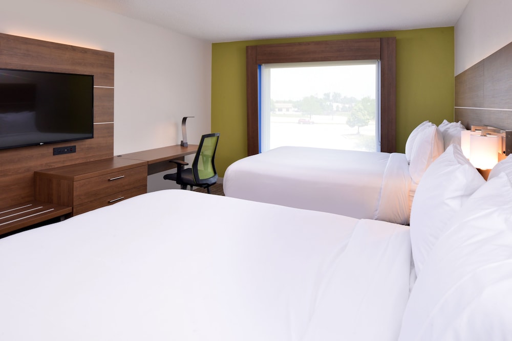 Standard Room, 2 Queen Beds - Photo 6